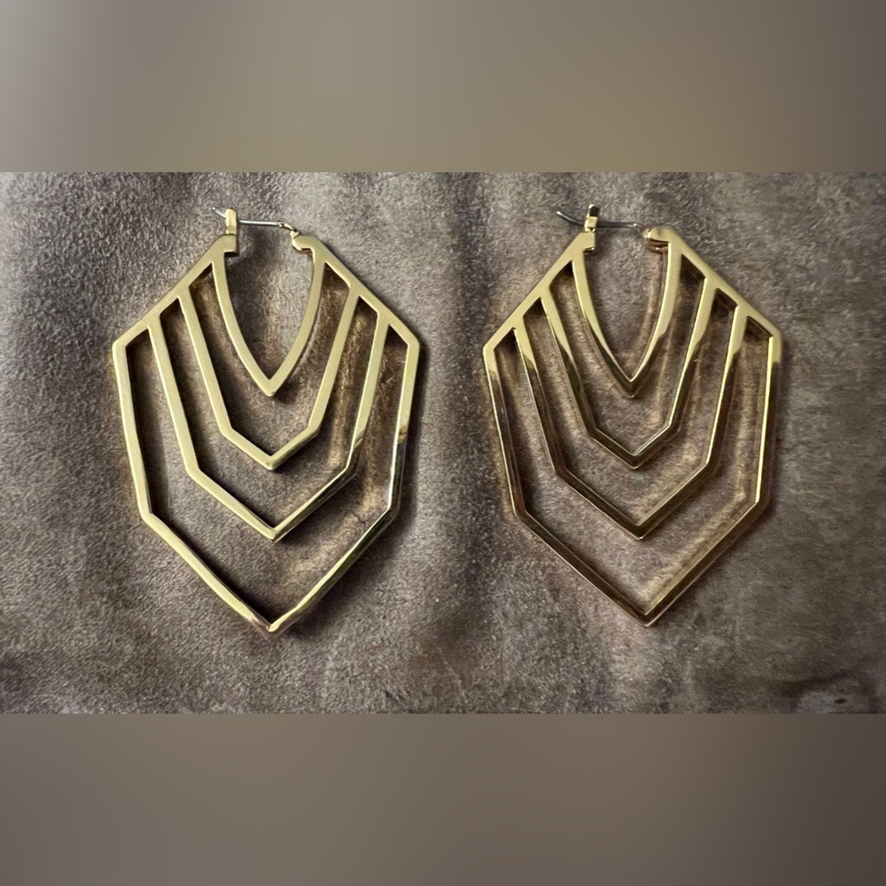 Big beautiful gold tone Vince Camuto CHEVRON earrings! NWT